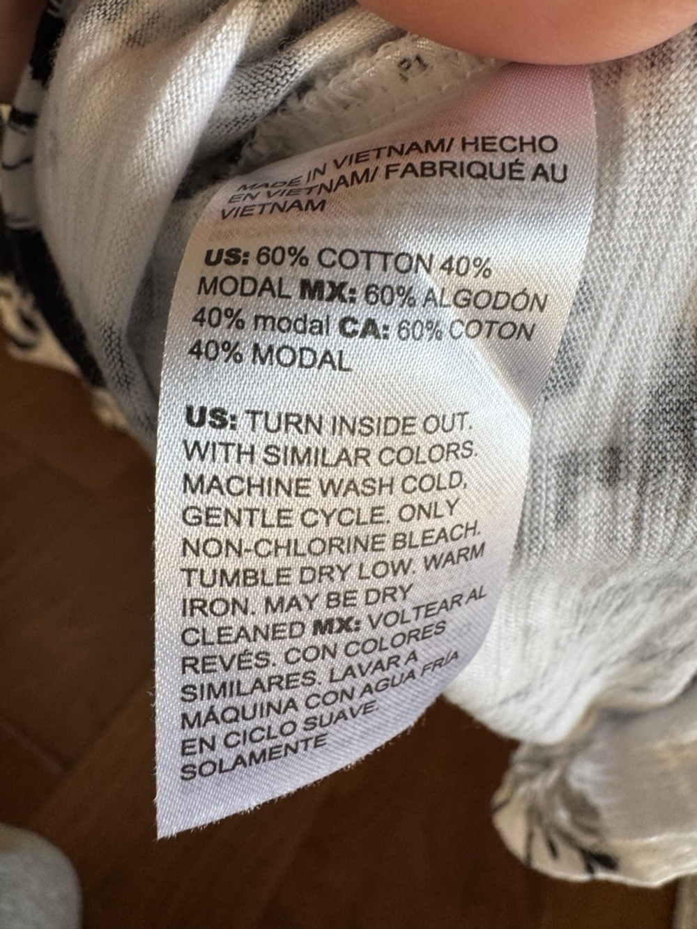 Chico's Black & White Cotton Floral Knit Top Like NEW! - Picture 6 of 6